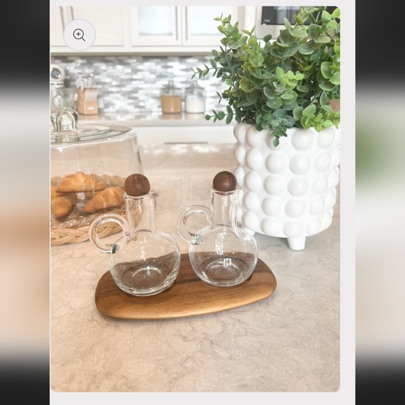 Be Home Oil & Vinegar Cruet Set with Acacia Tray - Picture 3 of 4